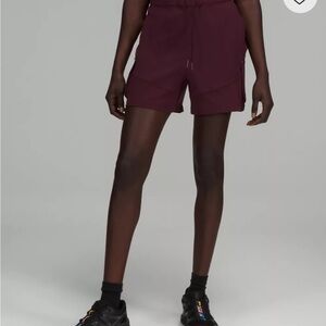 Lululemon Relaxed HR Cargo Short 4.5"